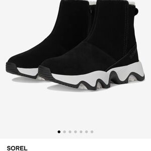 Sorel Women's Kinetic Impact Short Boot
Waterproof size 8